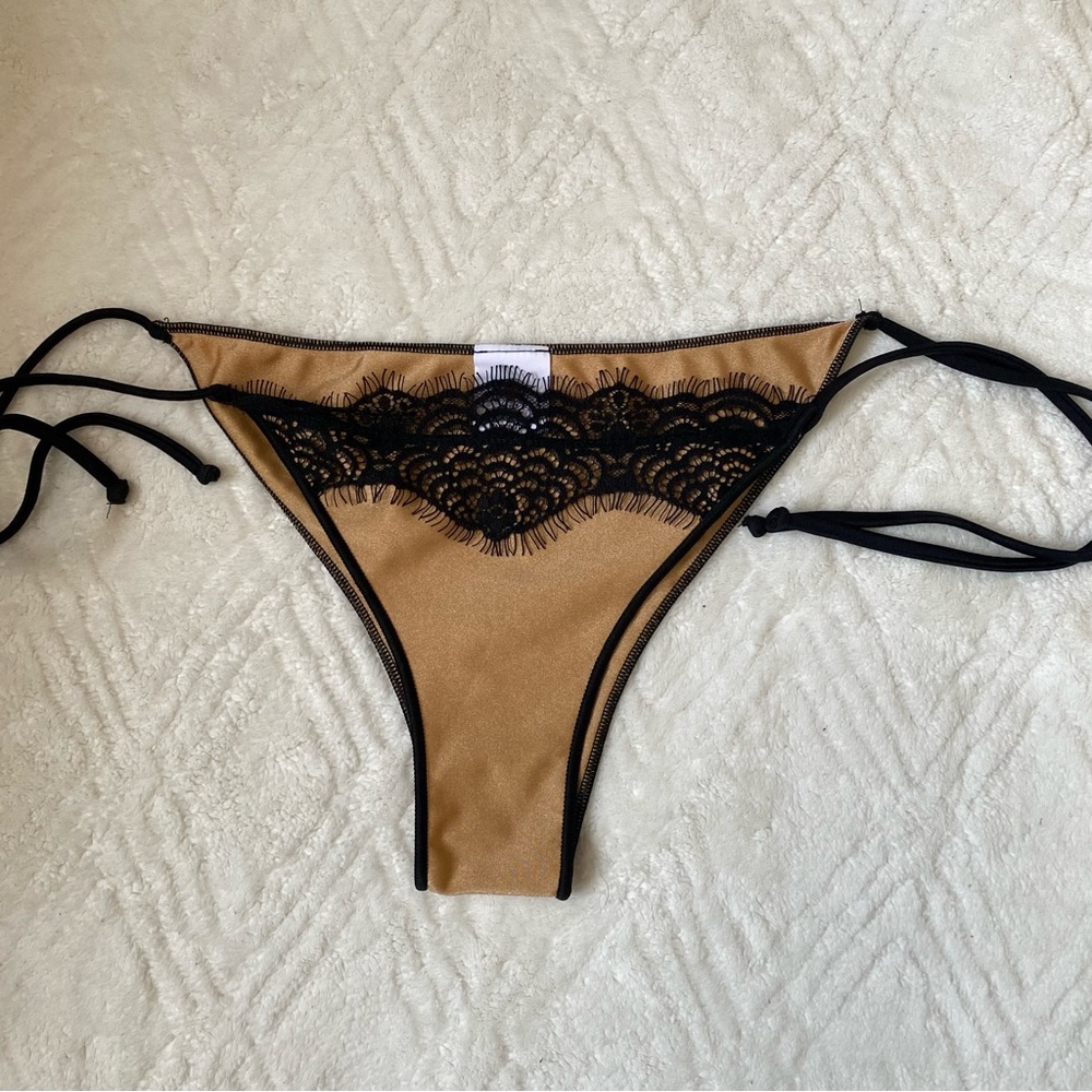 Bikini lovers. Lace bikini bottoms. OS